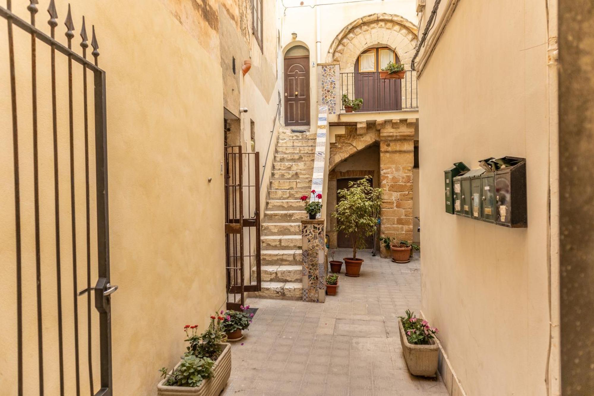 Antico Portale Apartment Trapani Exterior foto